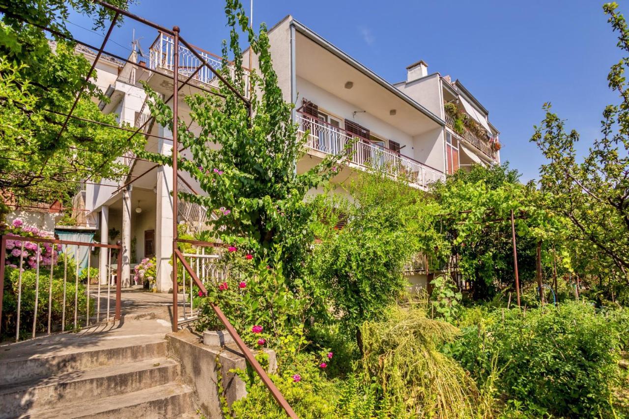 Apartment Merica Оміш Екстер'єр фото